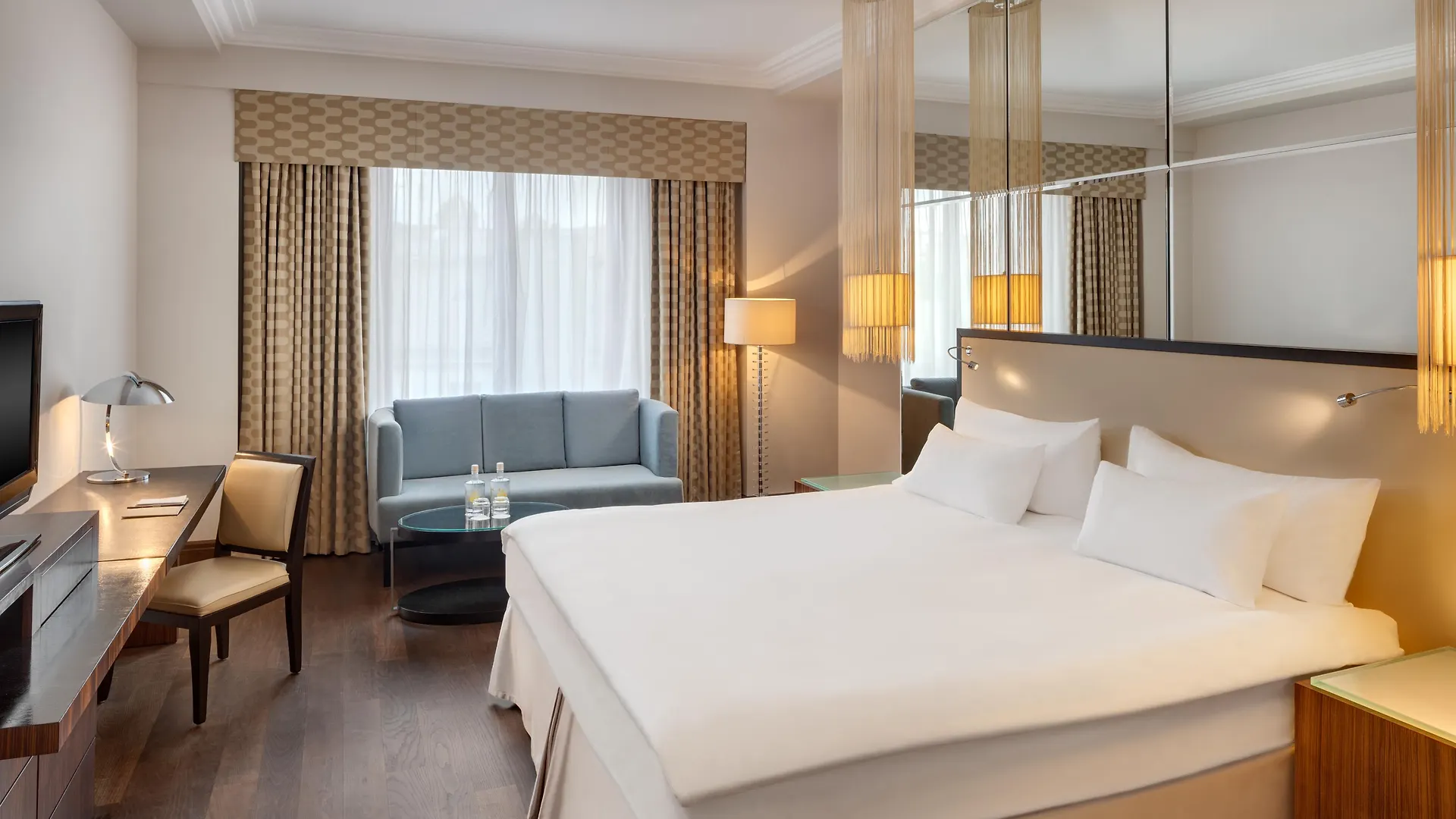 Almanac X Alcron Prague Otel