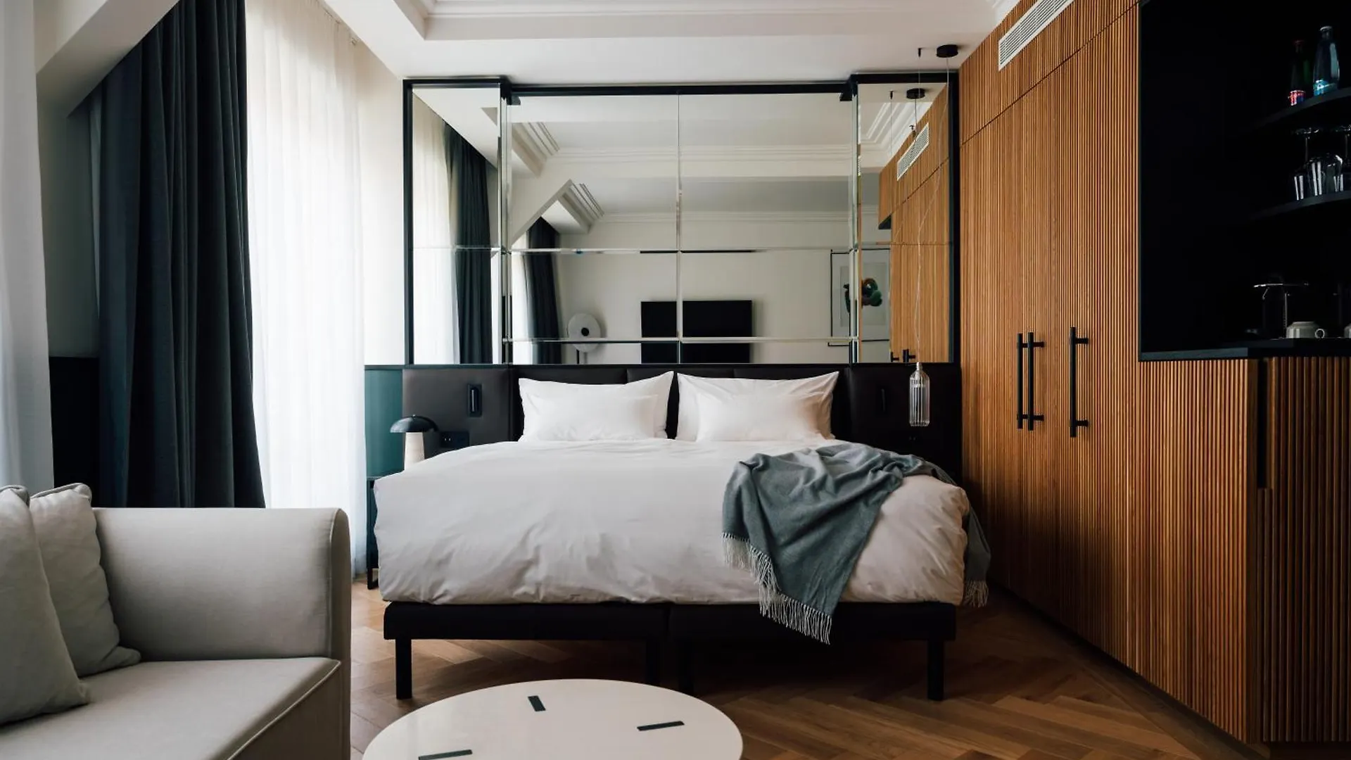 Almanac X Alcron Prague Otel
